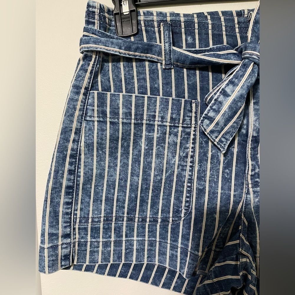 NWT American Eagle Stretch Highest Waist Mom Shorts Size 8 - Picture 2 of 8
